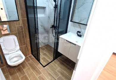 Möblierte Dreizimmerwohnung in einem kleinen Gebäude in Sofia
