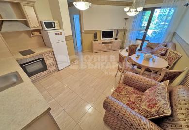 Elegant 2-Bed Apartment with Pool View & Prime Beachside Location, Nessebar