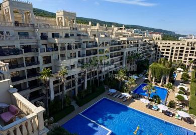 Luxuriöse Maisonette-Wohnung in einzigartigem Komplex am Goldstrand, Varna