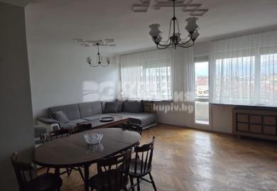 Geräumige Dreizimmerwohnung im Bezirk Banishora, Sofia