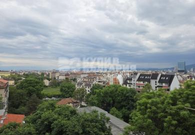 Geräumige Dreizimmerwohnung im Bezirk Banishora, Sofia