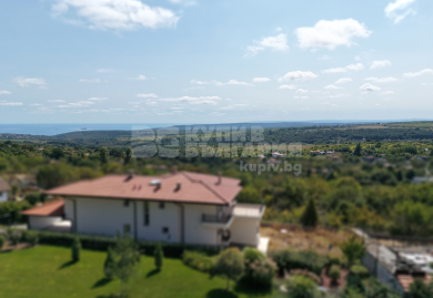 Panoramavilla mit beheiztem Pool und asphaltierter Zufahrt in Borovets, Varna