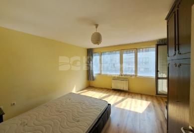 Dreizimmerwohnung mit Parkplatz in Sofia