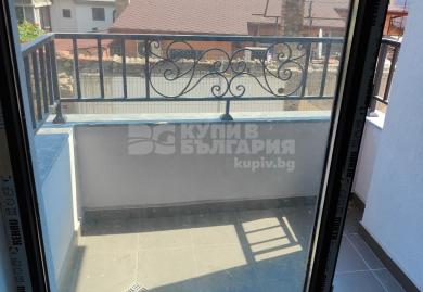 Тристаен апартамент в новопостроена сграда в кв. Погреби