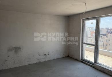 Нов тристаен апартамент в района на Колхозен пазар