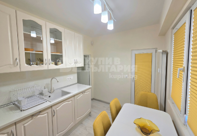 Komplett renovierte und möblierte Wohnung mit drei separaten Zimmern, Sofia