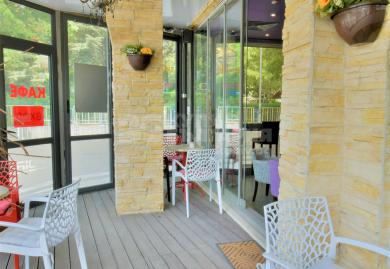Furnished and equipped bar with a beautiful summer garden next to the Labyrinth complex