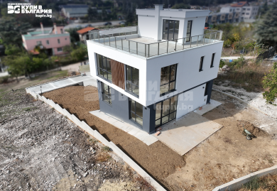 Panorama-Villa in Gorna Traka – 180° Meerblick & Neubau mit Ausbaupotenzial