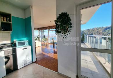 Lakeside Luxury: Exklusive Panorama-Residenz mit Seeblick in Pancharevo