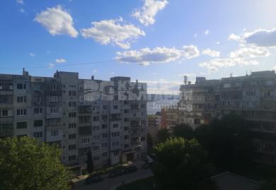 Обзаведен четиристаен апартамент в района на Погреби 