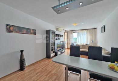 Großzügige 83 qm Wohnung im 3. OG mit herrlichem Poolblick am Meer