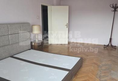 Geräumige Dreizimmerwohnung im Bezirk Banishora, Sofia
