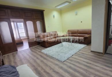 Geräumige Vier-Zimmer-Wohnung im Zentrum von Sofia 