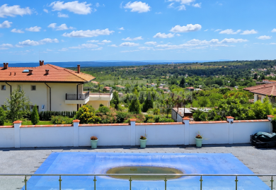 Panoramavilla mit beheiztem Pool und asphaltierter Zufahrt in Borovets, Varna