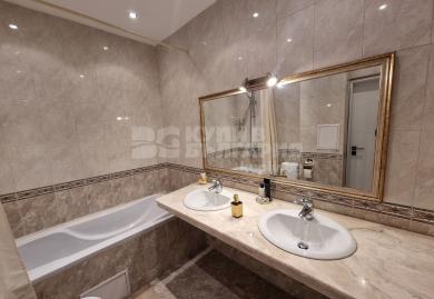 Lakeside Luxury: Exklusive Panorama-Residenz mit Seeblick in Pancharevo