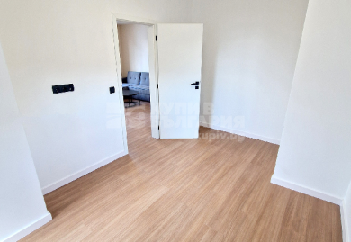 Möblierte Dreizimmerwohnung in einem kleinen Gebäude in Sofia