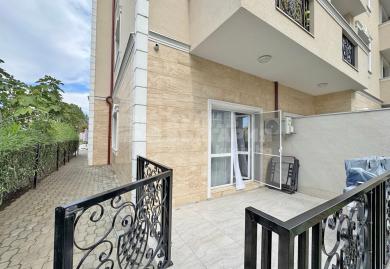 Möblierte 2-Zimmer-Erdgeschosswohnung mit großer Terrasse in Sonnenstrand