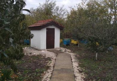 Möbliertes dreistöckiges Haus mit Hof im Hadzhi Dimitar, Region Dobritsch