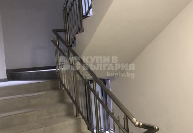 Тристаен апартамент с гаражна клетка в кв. Трошево