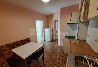 Dreizimmerwohnung mit Parkplatz in Sofia