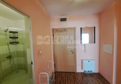 Dreizimmerwohnung mit Parkplatz in Sofia