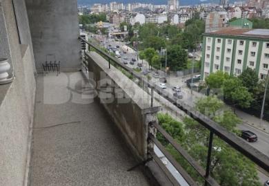 Geräumige Dreizimmerwohnung im Bezirk Banishora, Sofia