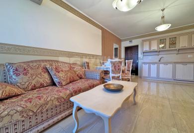 Elegant 2-Bed Apartment with Pool View & Prime Beachside Location, Nessebar