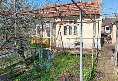 Панорамен парцел с постройки в района на м-т Планова