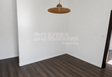 Четиристаен апартамент с 80 кв.м чиста площ в центъра на Варна