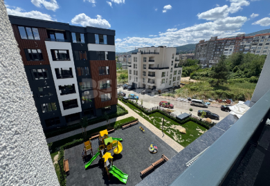 Designer-Dreizimmerwohnung mit Panoramablick auf das Vitosha-Gebirge, Sofia