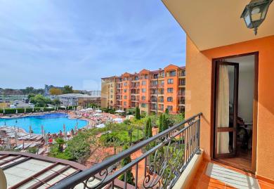 Großzügige 83 qm Wohnung im 3. OG mit herrlichem Poolblick am Meer