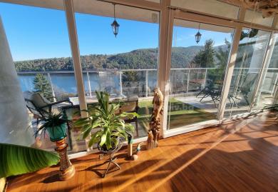 Lakeside Luxury: Exklusive Panorama-Residenz mit Seeblick in Pancharevo