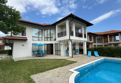 Modern 3-Bedroom Villa with Private Pool Near the Black Sea Coast
