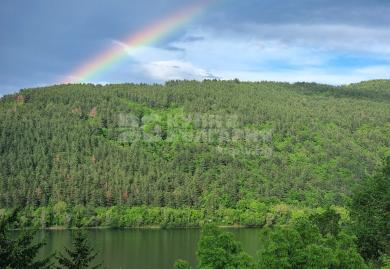Lakeside Luxury: Exklusive Panorama-Residenz mit Seeblick in Pancharevo
