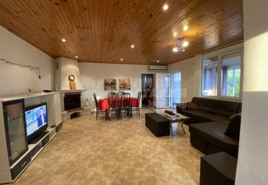 Schönes, komplett möbliertes Haus im Dorf Obrochishte, Dobritsch