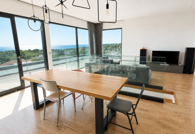 Einzigartige Maisonette auf drei Ebenen mit Meerblick in Varna