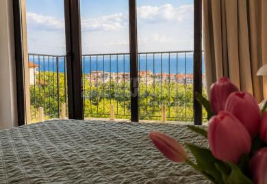Renoviertes 185m² Haus mit Meerblick, 3 Badezimmer & Pool