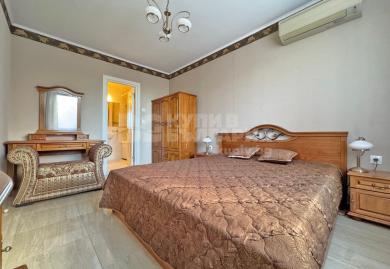 Elegant 2-Bed Apartment with Pool View & Prime Beachside Location, Nessebar