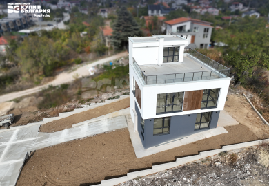 Panorama-Villa in Gorna Traka – 180° Meerblick & Neubau mit Ausbaupotenzial
