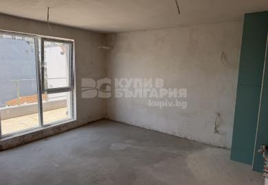 Нов тристаен апартамент в района на Колхозен пазар