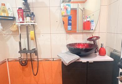 Етаж от къща с прилежащи тавански помещения и гараж