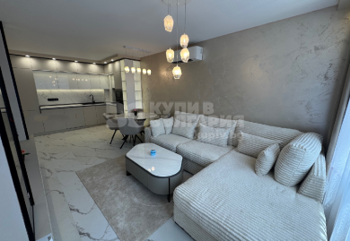 Designer-Dreizimmerwohnung mit Panoramablick auf das Vitosha-Gebirge, Sofia