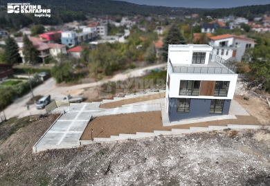 Panorama-Villa in Gorna Traka – 180° Meerblick & Neubau mit Ausbaupotenzial