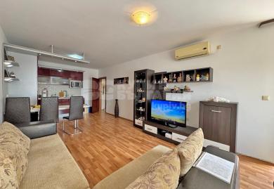Großzügige 83 qm Wohnung im 3. OG mit herrlichem Poolblick am Meer