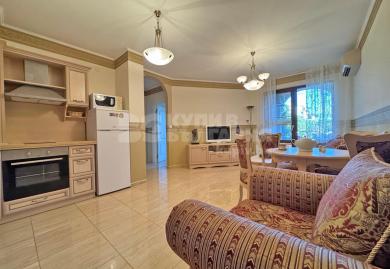Elegant 2-Bed Apartment with Pool View & Prime Beachside Location, Nessebar
