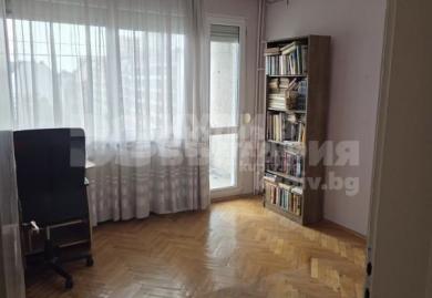 Geräumige Dreizimmerwohnung im Bezirk Banishora, Sofia