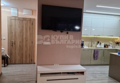 Прекрасен обзаведен апартамент с три спални  до Гранд Мол Варна
