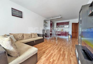 Großzügige 83 qm Wohnung im 3. OG mit herrlichem Poolblick am Meer