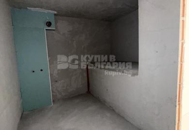 Просторен функционален мезонет в новопостроена сграда, Колхозен пазар