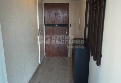 Geräumige Drei-zimmer-wohnung im Bezirk Borovo, Sofia